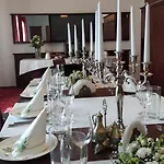 Dworek Magnat Bed & Breakfast