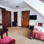 Dworek Magnat 3* Modlniczka