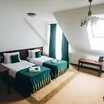Dworek Magnat 3* מודליניצ'קה