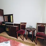 Bed & Breakfast Dworek Magnat Modlniczka
