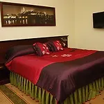 Bed & Breakfast Dworek Magnat Modlniczka
