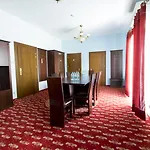 Bed & Breakfast Dworek Magnat 3*