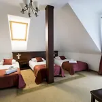 Dworek Magnat Bed & Breakfast