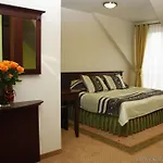 Bed & Breakfast Dworek Magnat 3*