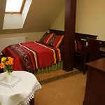 Bed & Breakfast Dworek Magnat 3*