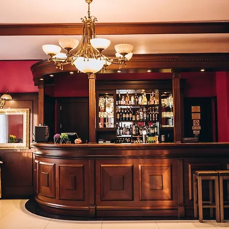 Dworek Magnat موديلينيتشكا