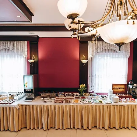 فندق مبيت وإفطار Dworek Magnat موديلينيتشكا