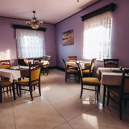 فندق مبيت وإفطار Dworek Magnat 3*