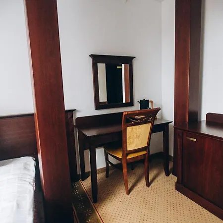 فندق مبيت وإفطار Dworek Magnat 3*