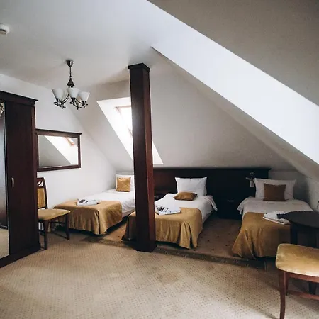 فندق مبيت وإفطار Dworek Magnat 3*