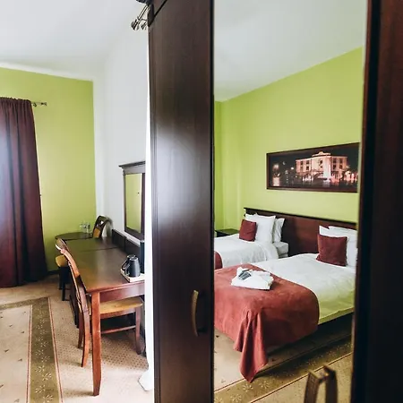 Dworek Magnat 3* موديلينيتشكا