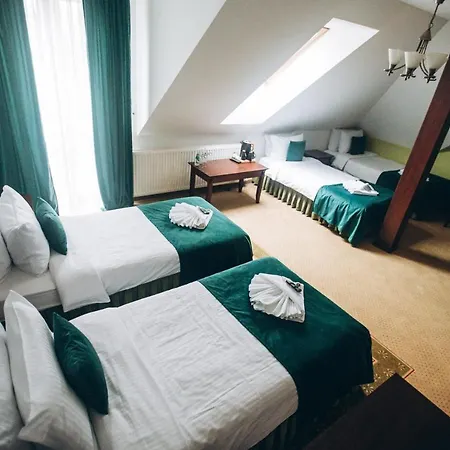 Dworek Magnat 住宿加早餐酒店 姆德尼擦