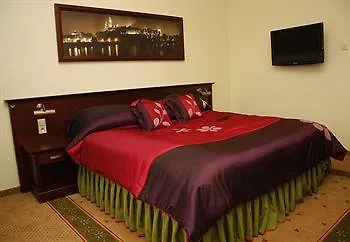 فندق مبيت وإفطار Dworek Magnat موديلينيتشكا