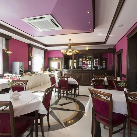 Dworek Magnat Bed and breakfast