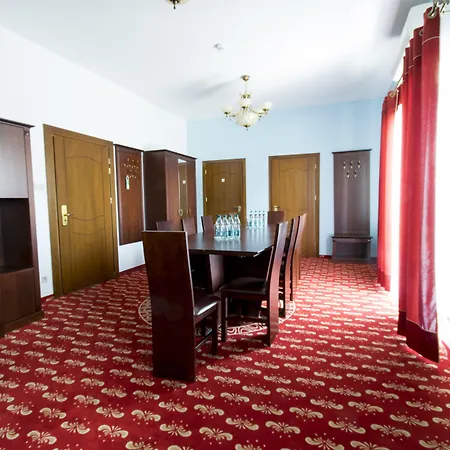 فندق مبيت وإفطار Dworek Magnat 3*