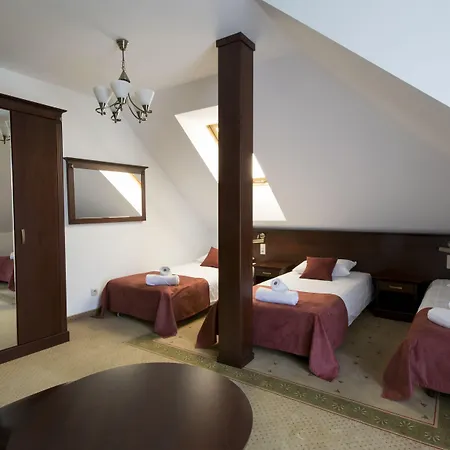 Dworek Magnat فندق مبيت وإفطار 3*