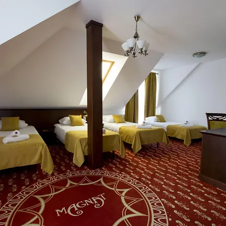 Dworek Magnat 住宿加早餐酒店 姆德尼擦