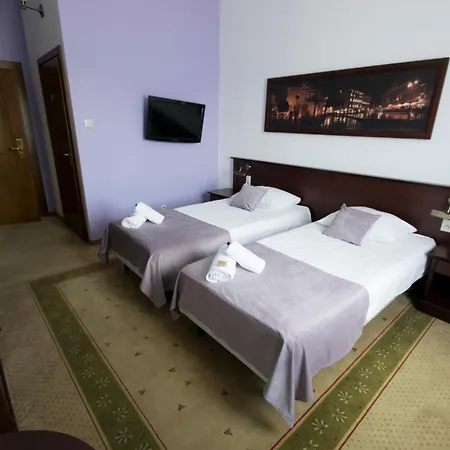 Dworek Magnat Nocleg ze śniadaniem 3*