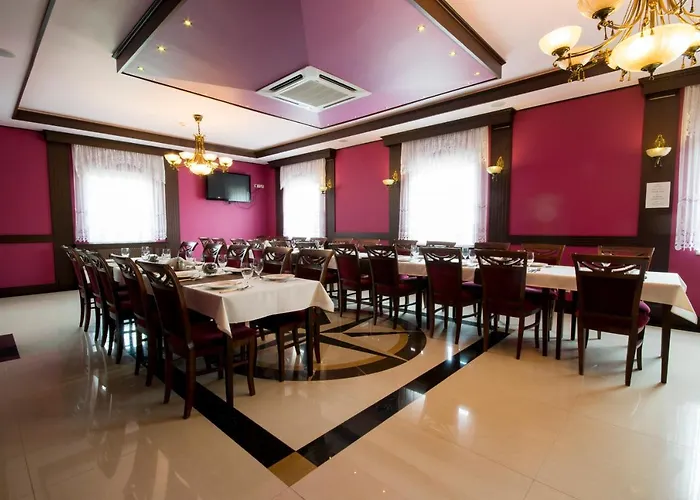 Bed & Breakfast Dworek Magnat 3*