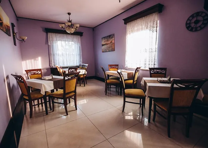 Bed & Breakfast Dworek Magnat 3*