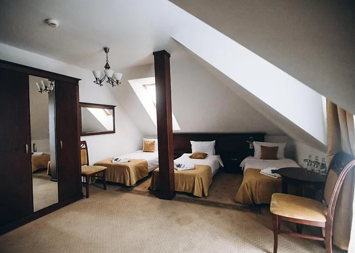 Bed & Breakfast Dworek Magnat 3*