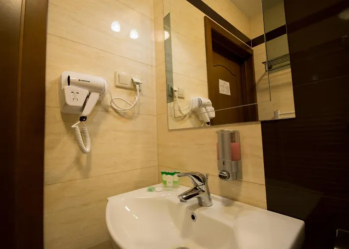 Bed & Breakfast Dworek Magnat 3*