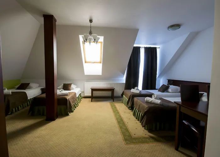 Bed & Breakfast Dworek Magnat 3*