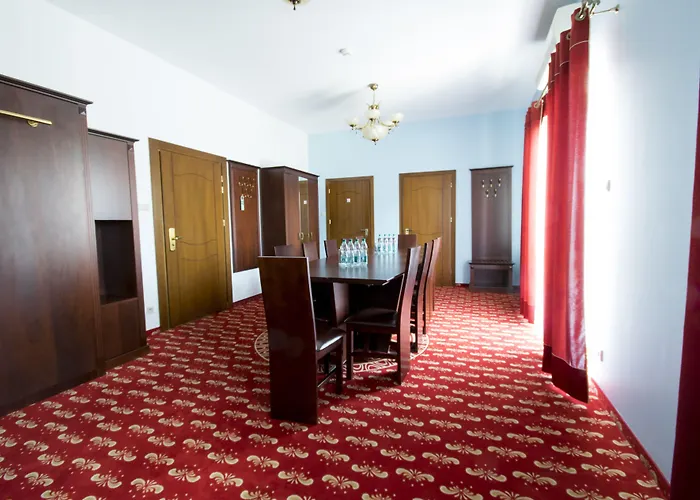 Bed & Breakfast Dworek Magnat 3*