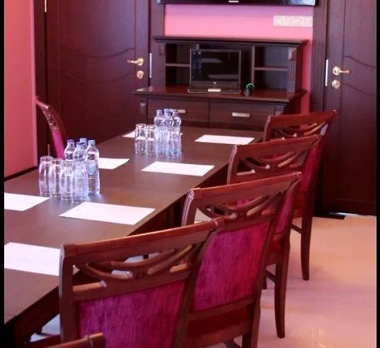 Dworek Magnat Bed & Breakfast 3*