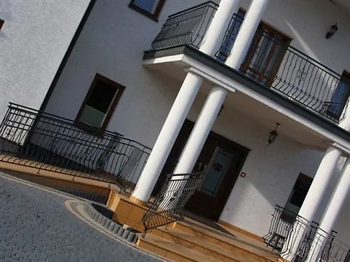 Dworek Magnat Bed & Breakfast 3*