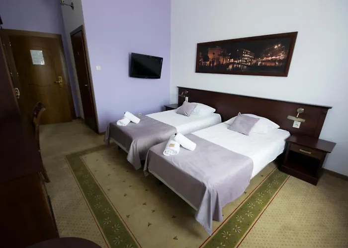 Dworek Magnat Bed & Breakfast 3*